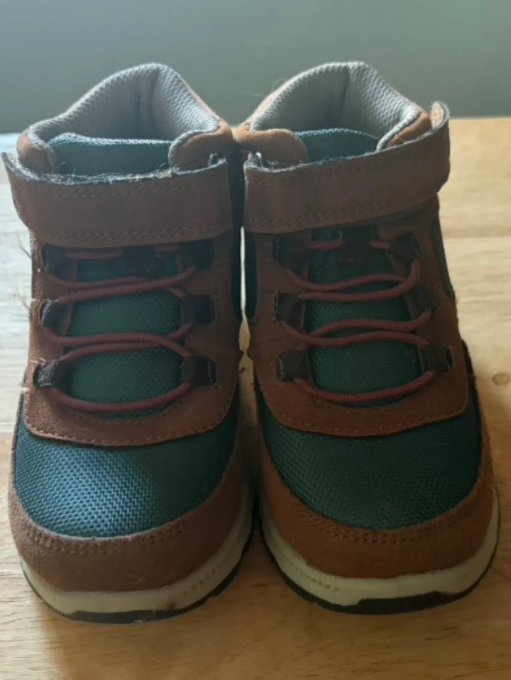 OshKosh B'gosh Baby Throwback Hiker Boots Size: 4M